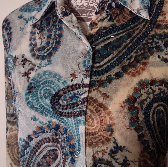 Womens blouse, size Small, long sleeves, snap front Closure, beaded. NWOT - Picture 6 of 13